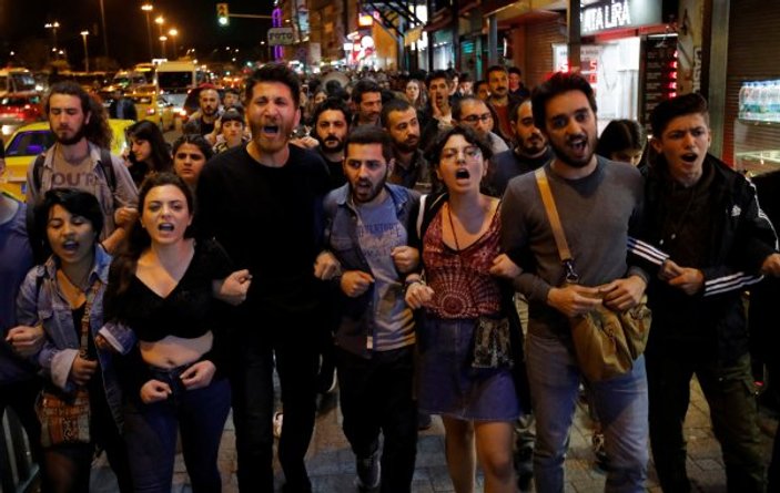 İstanbul genelinde YSK protestoları