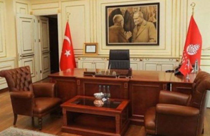 İBB'den Ekrem İmamoğlu'nun Atatürk tablosu çıkartıldı