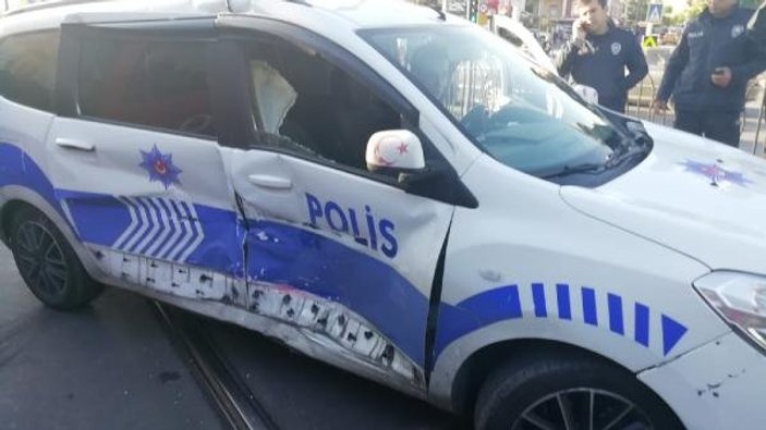 Fatih'te bir polis aracı ile tramvay çarpıştı