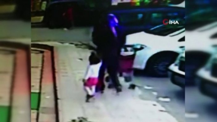 İstanbul'daki bebek arabası hırsızlığı kamerada