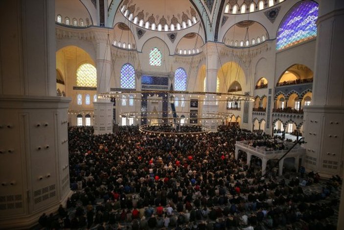 İstanbullular Çamlıca Camisi'ne akın etti