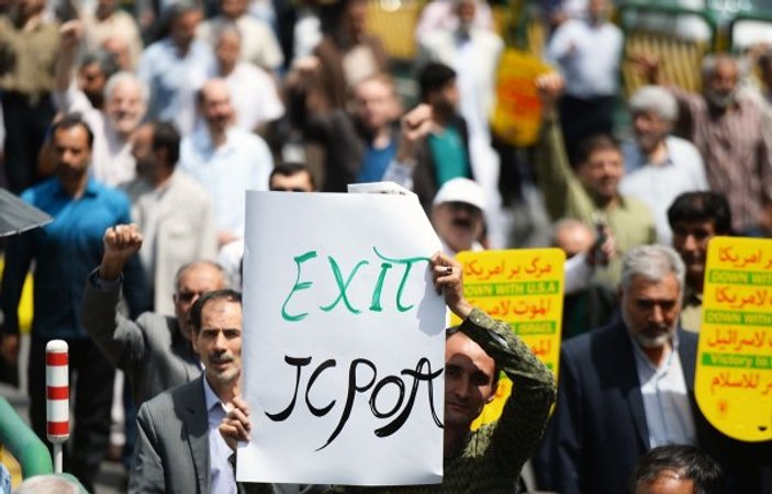İran'da hükümetin nükleer kararına destek gösterileri