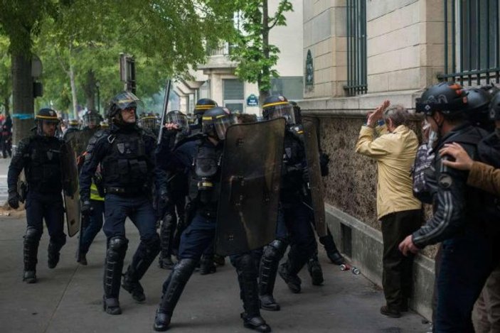 Fransa sokaklarında polis şiddetini her geçen gün artırıyor