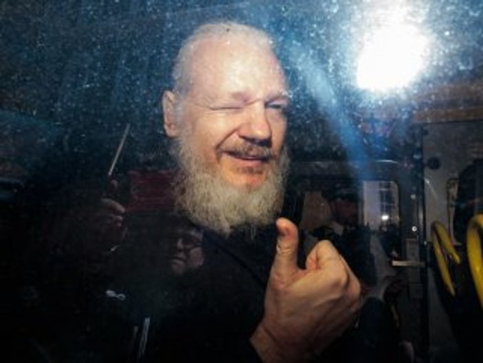 Assange'a tacizden tutuklama yok