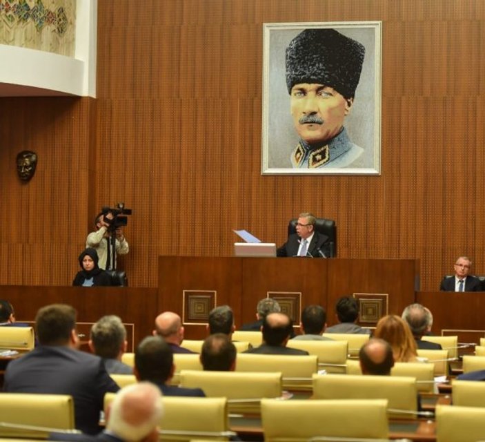 Ankara Belediye Meclisi'ne Atatürk fotoğrafı asıldı