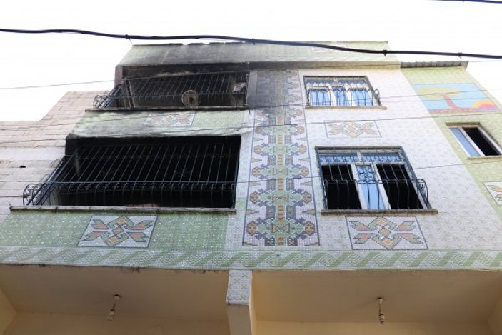 Şanlıurfa'da evi yanan 15 kişilik aile yardım bekliyor