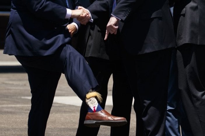 ABD'li Vali Yardımcısı'nın Trump figürlü çorapları