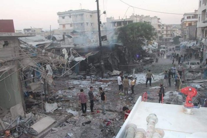 Suriye ordusu pazar yerini bombaladı: 5 ölü