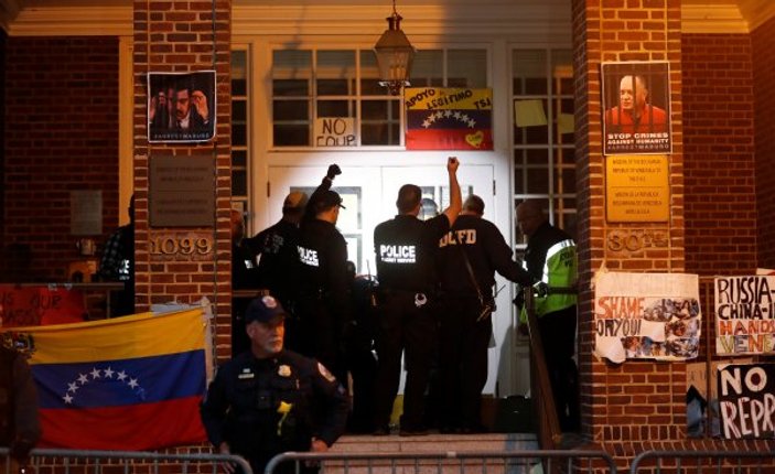 ABD'den Venezuela büyükelçiliğini boşaltma kararı