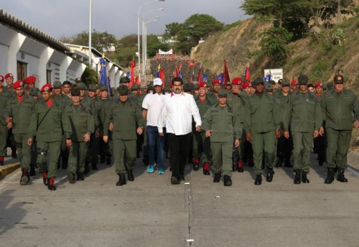 Maduro'dan deniz üssüne ziyaret