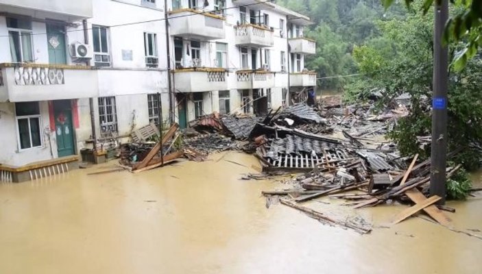 Çin'de felaket: Ev ve iş yerleri sular altında kaldı