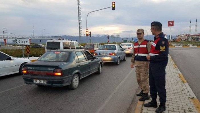 Jandarma'dan sürücülere iftar daveti