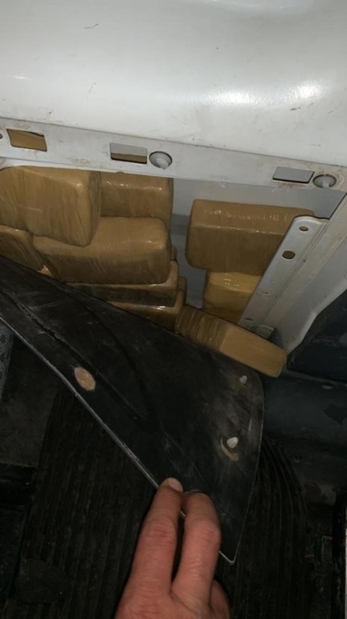 Van'da aracın yan döşemesinde 75 kilo eroin ele geçirildi