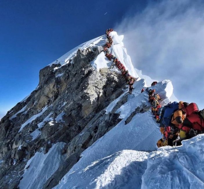 Everest'e tırmanan 3 dağcı öldü