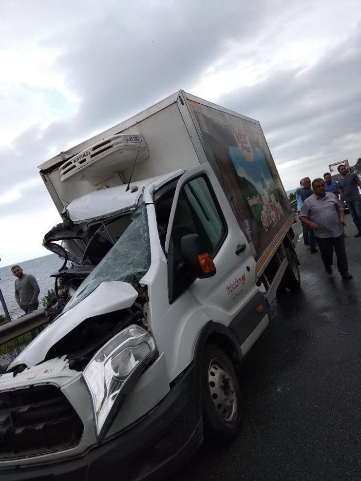Rize'de iki kamyonet çarpıştı: 1'i ağır, 3 yaralı