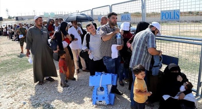 1 haftada 16 bin Suriyeli ülkesine gitti