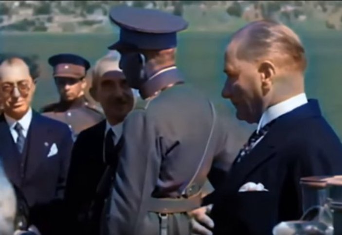 Atatürk'ün yapay zeka ile renklendirilmiş videosu