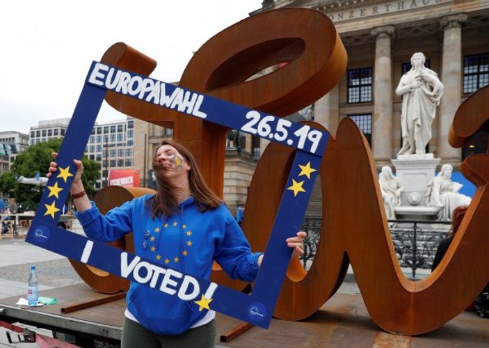 Avrupa Parlamentosu seçimlerinde aşırı sağ partiler önde