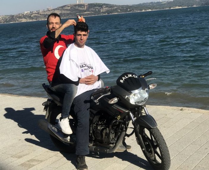 Adana'da çılgın berberden motosiklette tıraş