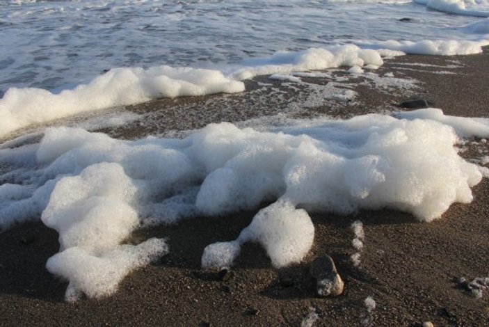 Mersin'de deniz köpürdü