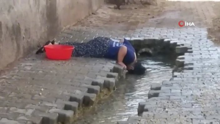 Gaziantep'te sıcaktan bunalan küçük kız