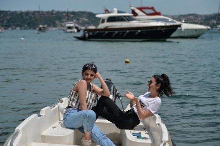 İstanbul'da hava ısındı, vatandaşlar soluğu denizde aldı