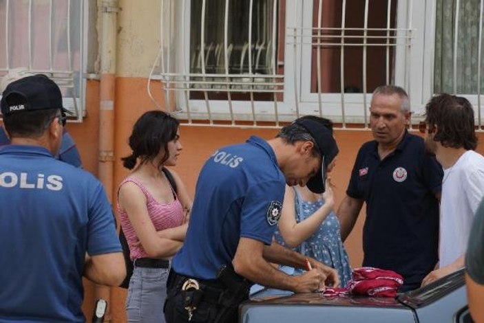 Ambulans şoförü yanan evin kendisine ait olduğunu gördü