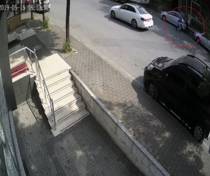 Ümraniye'de sürücü, gaspçıya beyzbol sopasıyla saldırdı