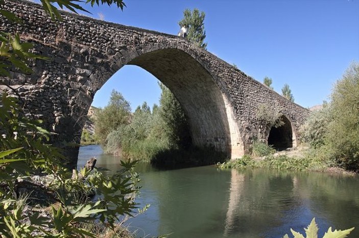Tarihi Altın Köprü'nün restorasyonu tamamlandı