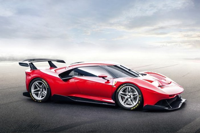 Ferrari yeni aracıyla büyüledi