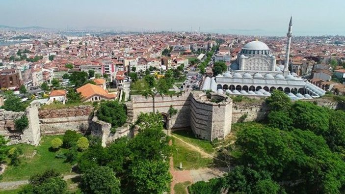 Tarih boyunca iki kez aşılabilen İstanbul surları
