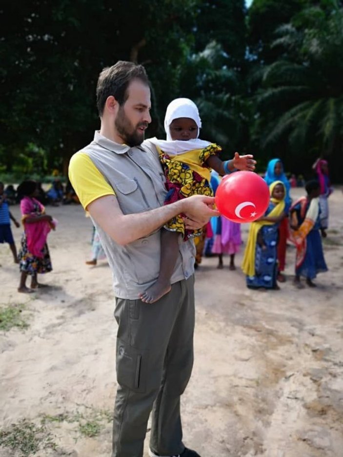 Tanzanya'da çocukların yüzünü güldüren dört gönüllü