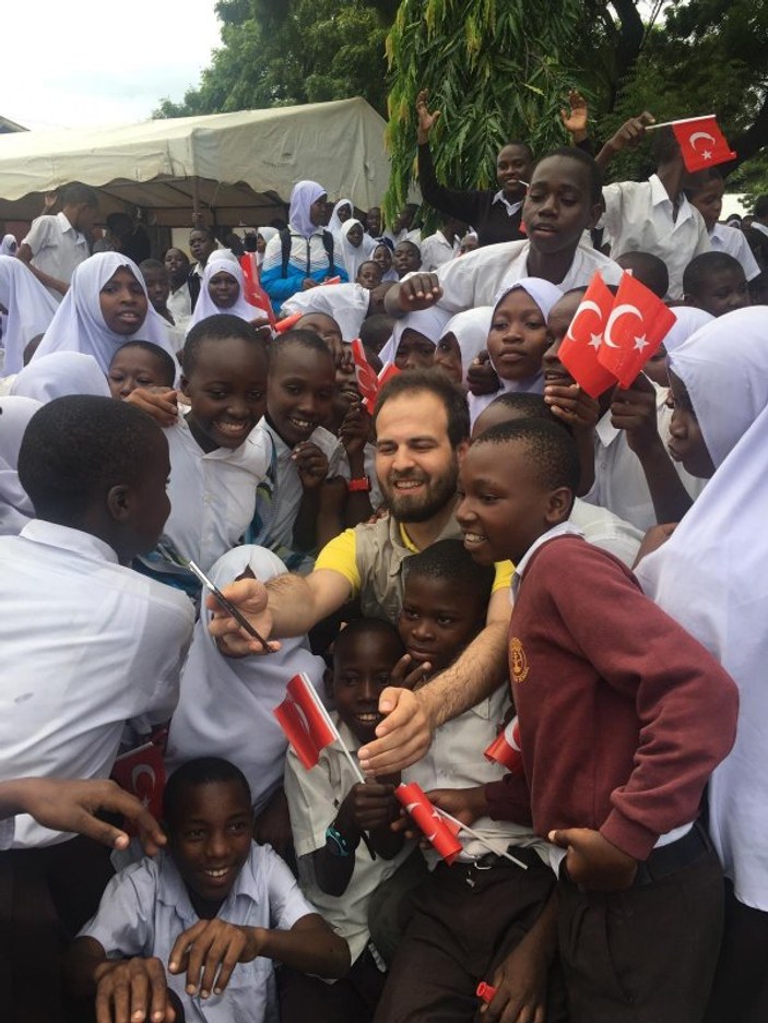 Tanzanya'da çocukların yüzünü güldüren dört gönüllü