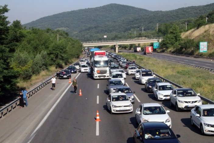 TEM otoyolunda zincirleme kaza: 5 yaralı