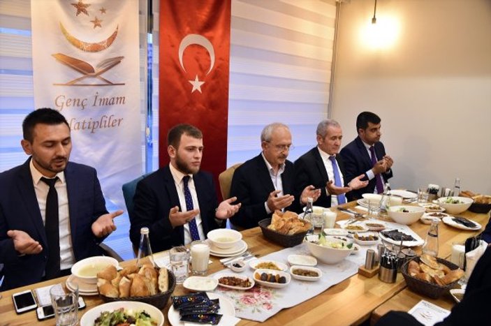 Kılıçdaroğlu, imam hatiplilerin iftarına katıldı
