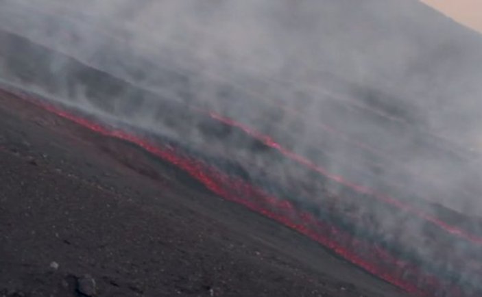 Faaliyete geçen Etna Yanardağı'nın son görüntüsü