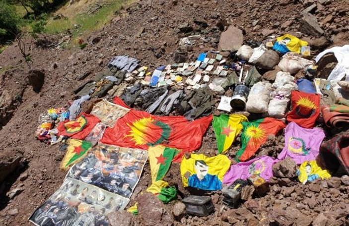 Hakurk'ta PKK sığınakları imha ediliyor