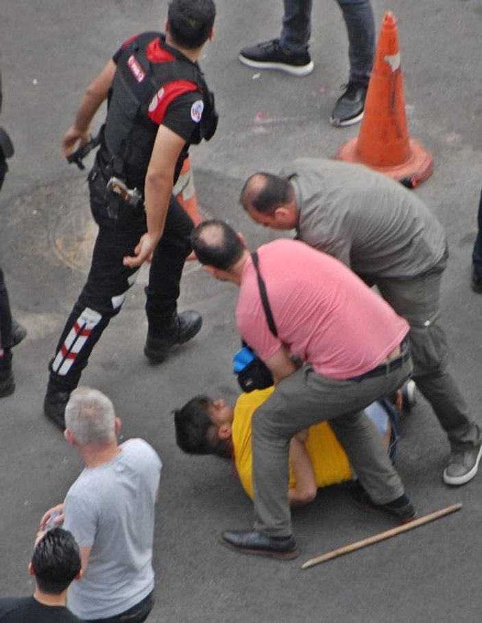 Diyarbakır'da cadde ortasında kavgaya polis müdahalesi