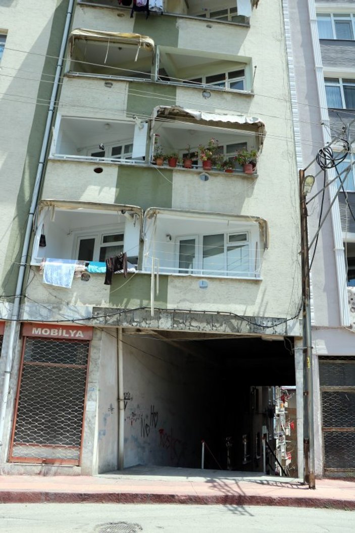Samsun'daki apartmanın altındaki sokak