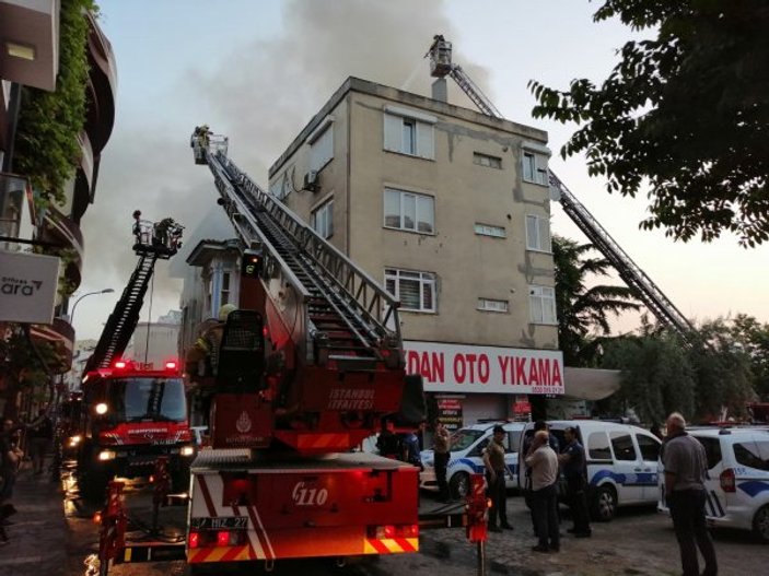 Kadıköy'de tarihi konakta yangın