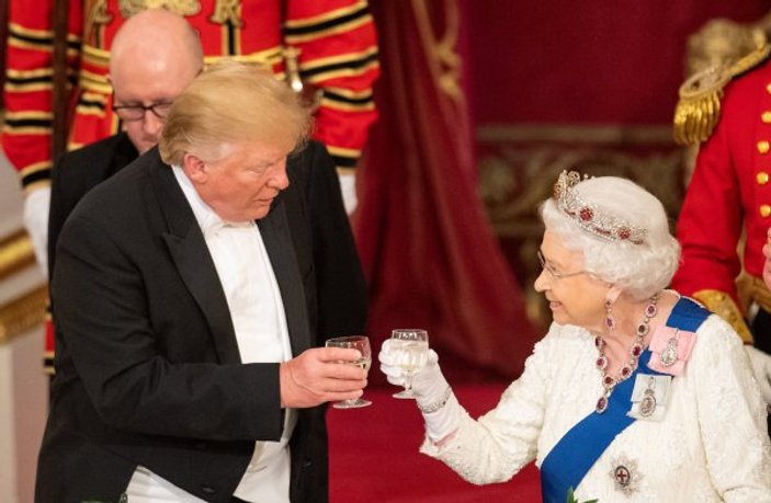 İngiltere Kraliçesi'nden Trump onuruna akşam yemeği