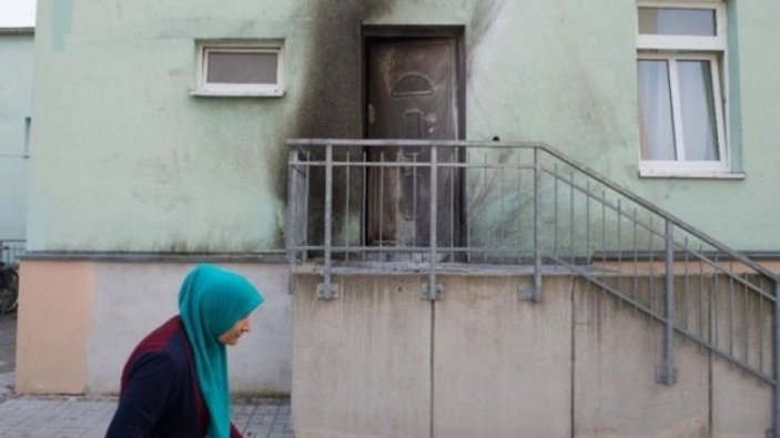 Almanya'da yine bir camiye saldırı düzenlendi