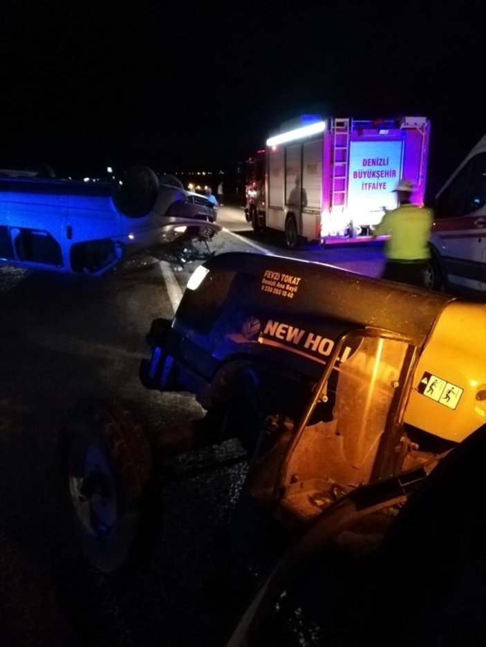 Denizli'de traktör ile minibüs çarpıştı: 3 yaralı