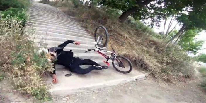 Merdivenden bisikletle inmeye çalışınca yaralandı