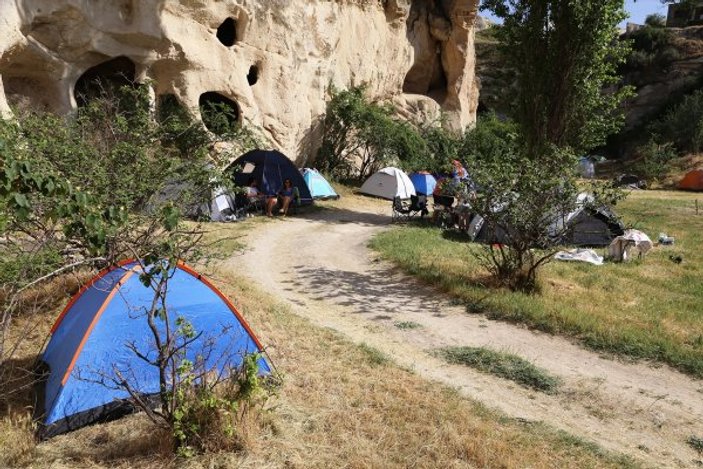 Kapadokya'da renkli çadır festivali