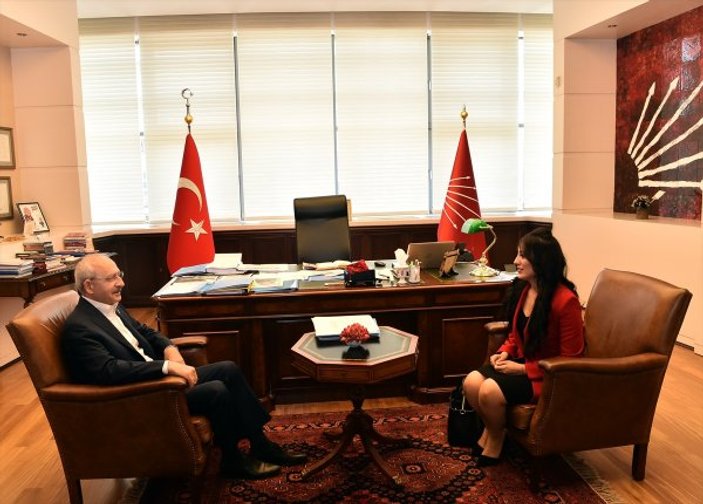 Kılıçdaroğlu, öğretmen Ayşe Çelik'i kabul etti