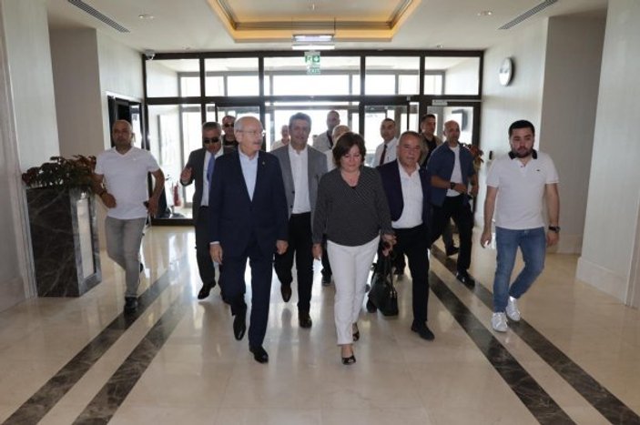 Kılıçdaroğlu, Antalya'da Deniz Baykal'ı ziyaret etti