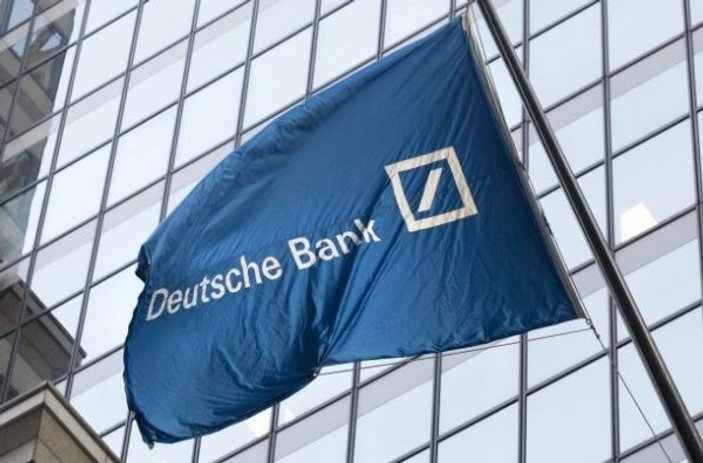 Alman devi Deutsche Bank’ın kredi notu düşürüldü