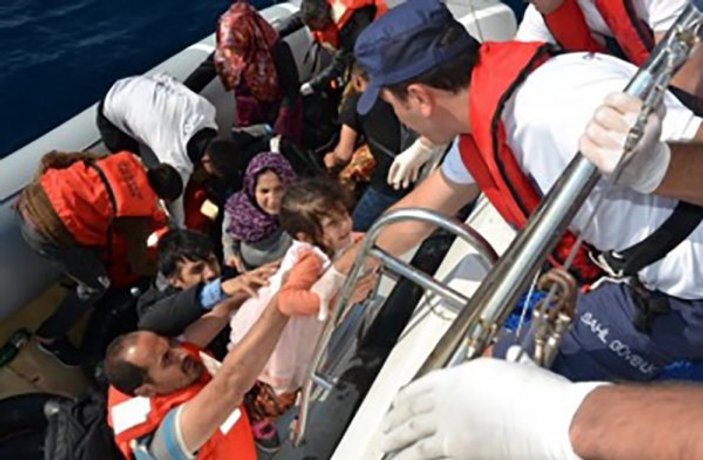 53 göçmenin imdadına sahil güvenlik yetişti