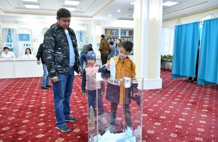 Kazakistan'da 7 aday Cumhurbaşkanlığı için yarışıyor